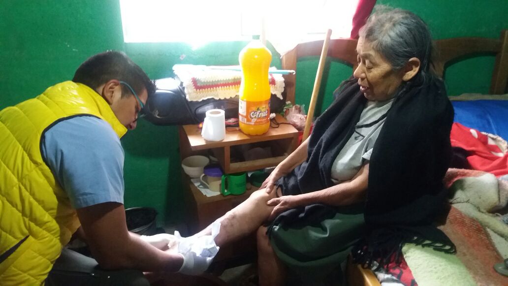 SaludImbabura's tweet photo. #Ibarra| #Distrito10D01 comprometido con los más vulnerables, realiza atención médica a adultos mayores en la parroquia de Sigsipamba https://t.co/5YJyA5an2b