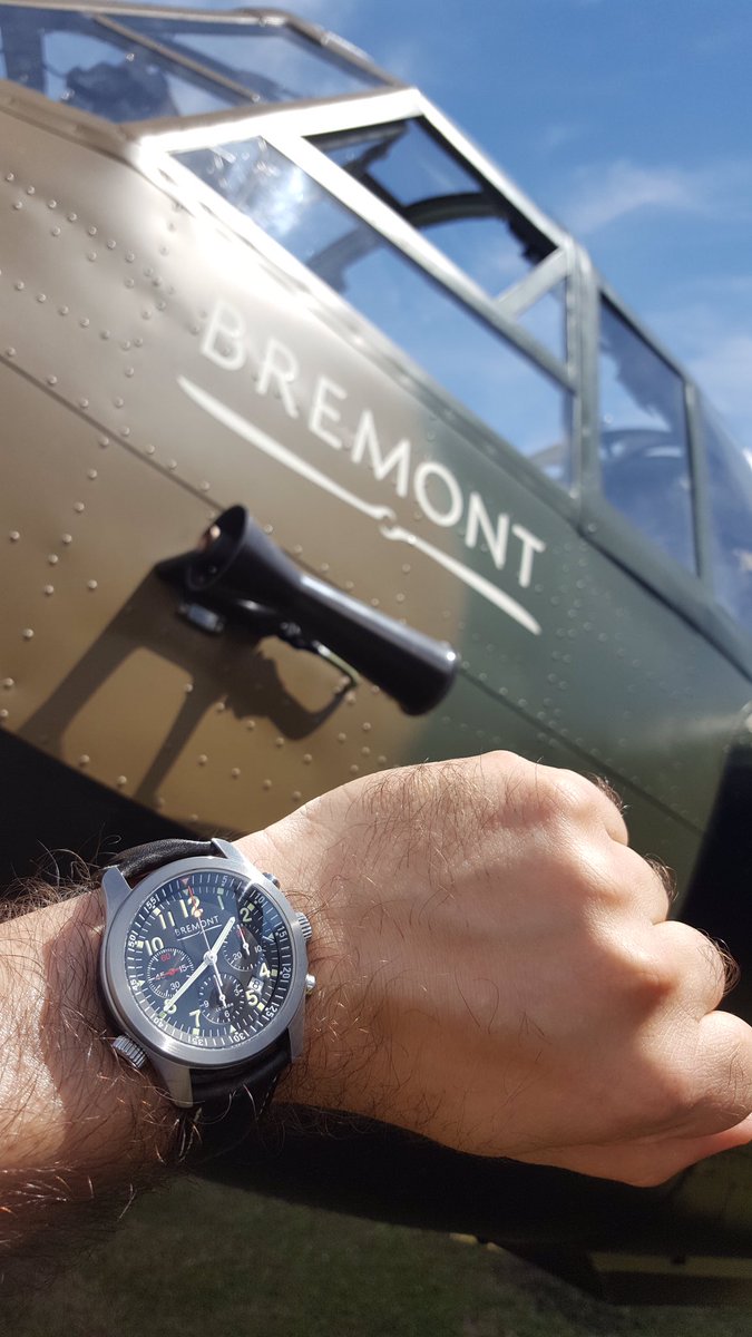 BremontMilitary's tweet photo. Brilliant snap of two of our favourite machines β the historic Bristol Blenheim and @Bremont ALT1-P. If you love mechanical things like we do, then say so with a mechanical watch!
#SayNoToQuartz #Bristol #Blenheim #ALT1P #MeanMachines #Mechanical https://t.co/o2sXMDqQi1