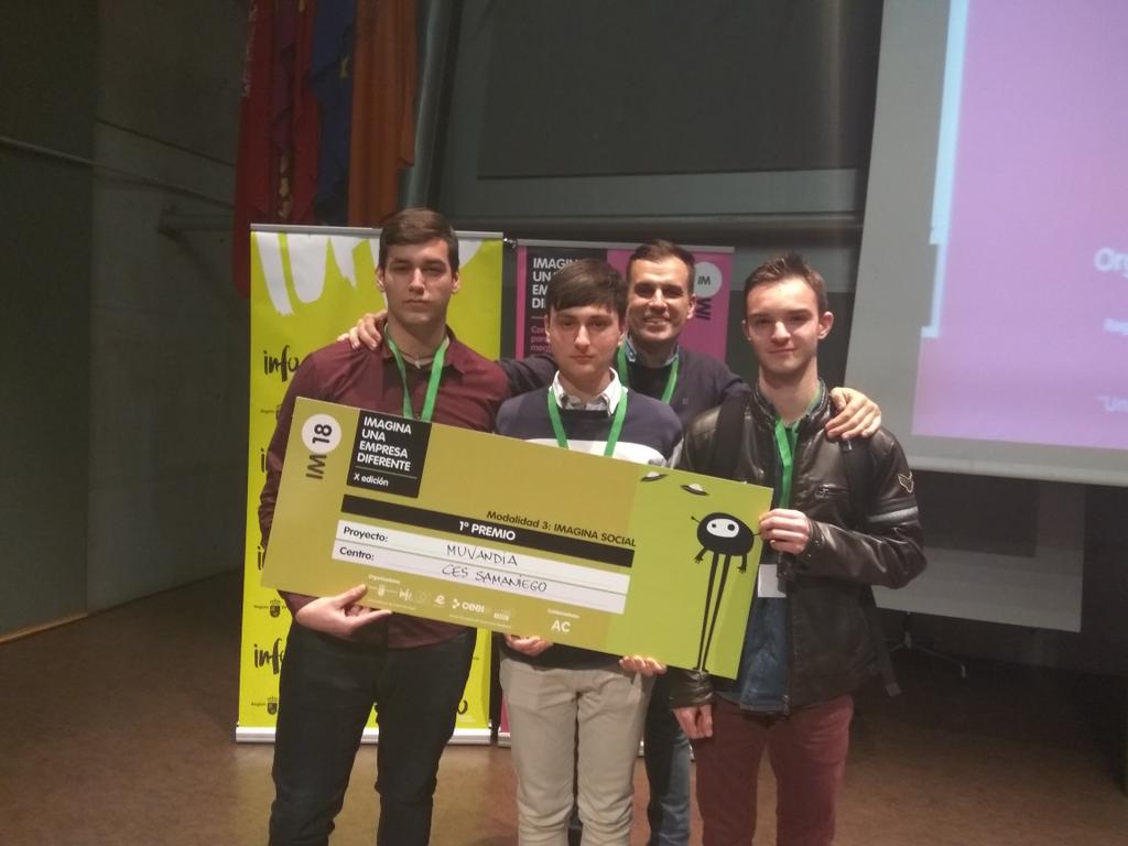 priqgonz's tweet photo. Primer premio modalidad 3 #IMAGINA18 y premio a la participación , con estos alumnos voy a donde sea @CESSamaniego1 @ucoerm @CeeiMurcia https://t.co/jA6d05Ygdy