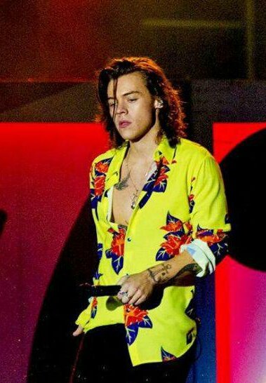 gwenllz's tweet photo. my boyssss ❤ that jawline 💯🔥😍 i love you @hashtag_k1d @Harry_Styles 💖 https://t.co/iwPnXEW3Ha