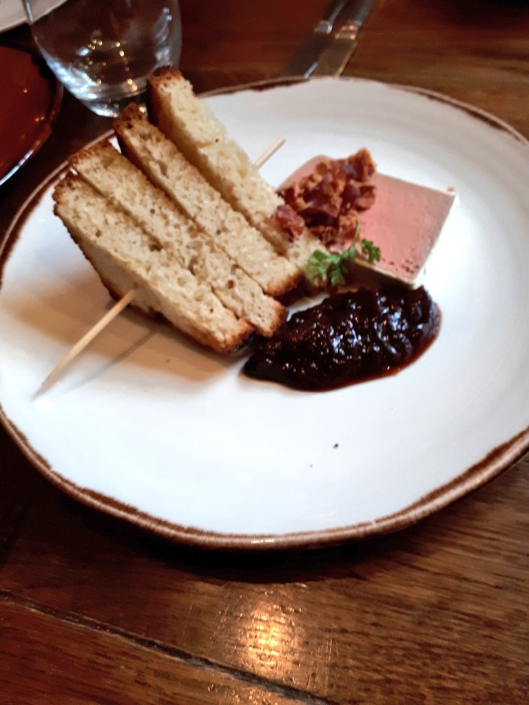 A perfect afternoon <a href="/thewhiteoakcoo/">The White Oak, Berks</a> celebrating Poppy's birthday 

#Food #Berkshire #michelin