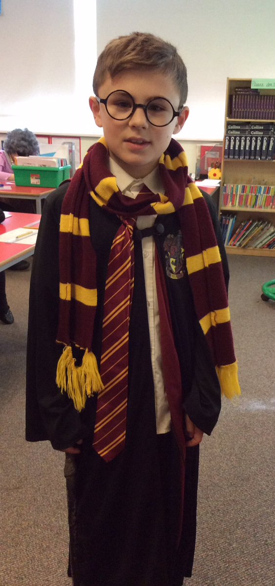 TPAFalcons's tweet photo. World book day in Year 4! You all looked amazing👌📚✏️⚡️💚 https://t.co/NZTh7HSgMv