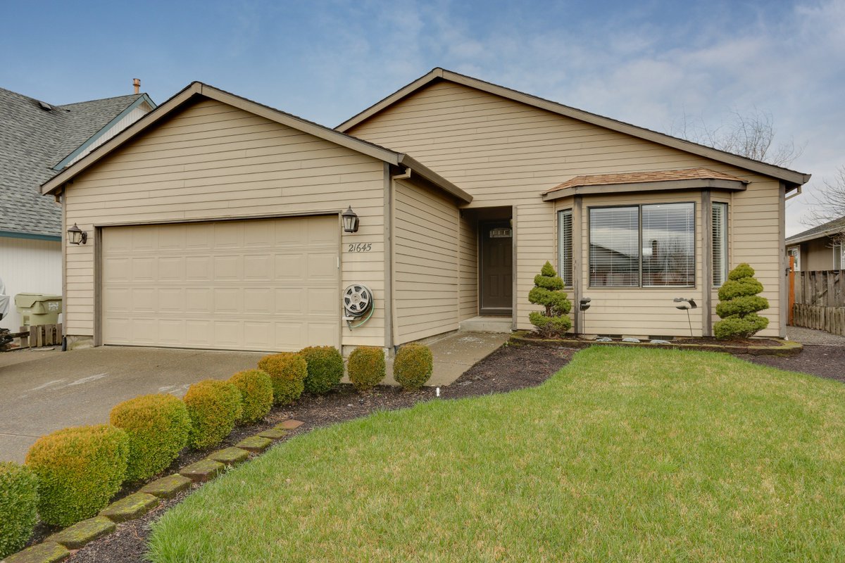 jenwileyhomes's tweet image. New Listing! Wonderful ONE Level... Near Parks, Schools, Streets of Tanasbourne, Intel &amp;amp; Nike. Property Website: bit.ly/2oTogHt
#onelevel #readytobuy #loveyourhome #beaverton/aloha #jenwileyhomes #hassoncompanyrealtors