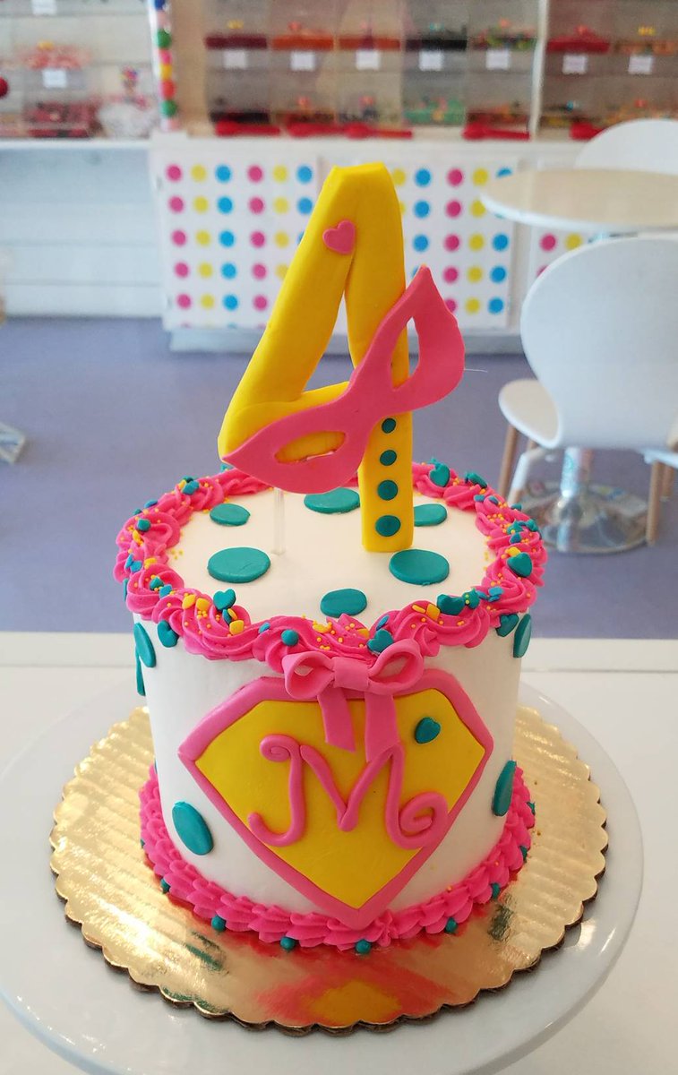 LolliBopSweets's tweet photo. Super Shero Cake! #superherocake #supergirlcake #LolliBopSweetShop https://t.co/jBEVW16LEl