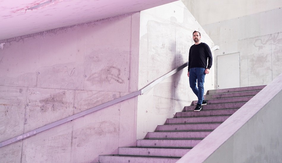 C’est vendredi, c’est jour de sortie ! Tsugi vous facilite la tâche en vous préparant une petite sélection de galettes. Ça sort aujourd'hui : le DJ-Kicks de Deetron, un album de Pale Grey, et des EPs pop, hip-hop et électro >> bit.ly/2FAYDVk