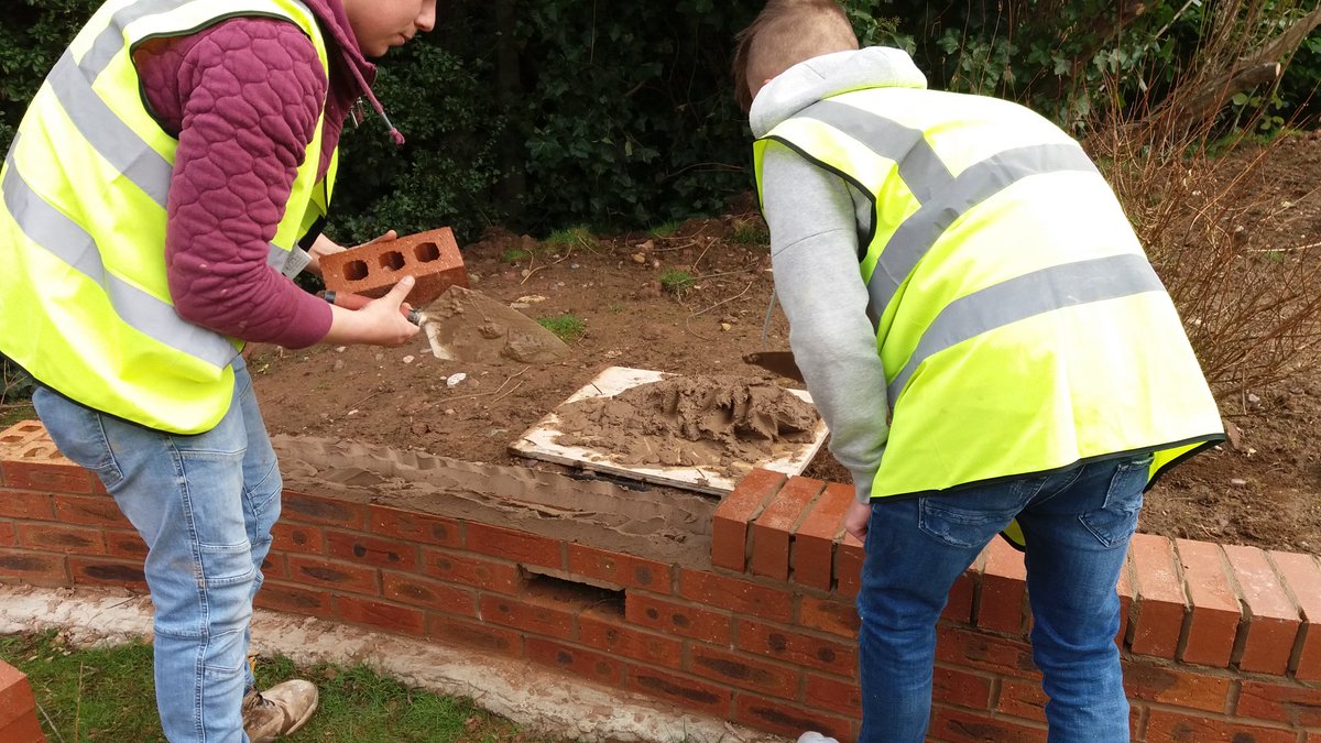 nncconstruction's tweet photo. Continuing work on the community project @CarltonYouth Centre. Brickwork and concreting foundations ready for the next stage of the big build. @NNC_Worksop @nncconstruction @RNNApprentices #LearningOnSite #LearningAtItsBest https://t.co/UkO6uibgE8
