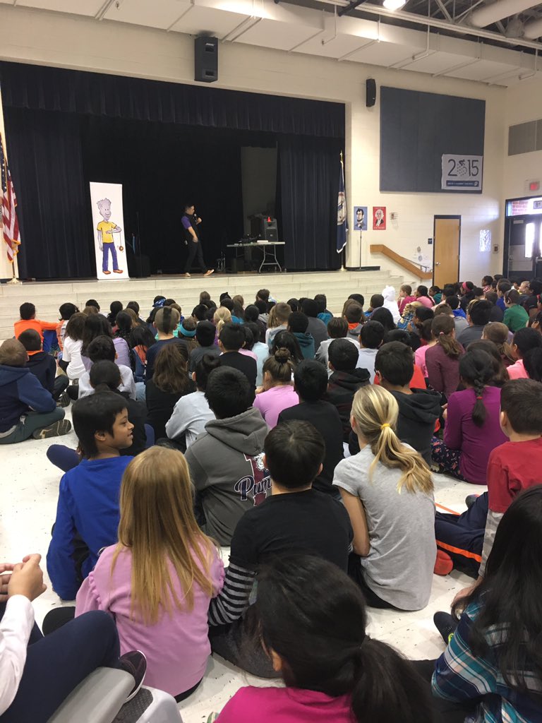 msdavispnb's tweet photo. Students learning to Never give up, Encourage others, and Do our best! Thanks #nedshow @PThiessen_LCPS https://t.co/OkHLuzLc5P