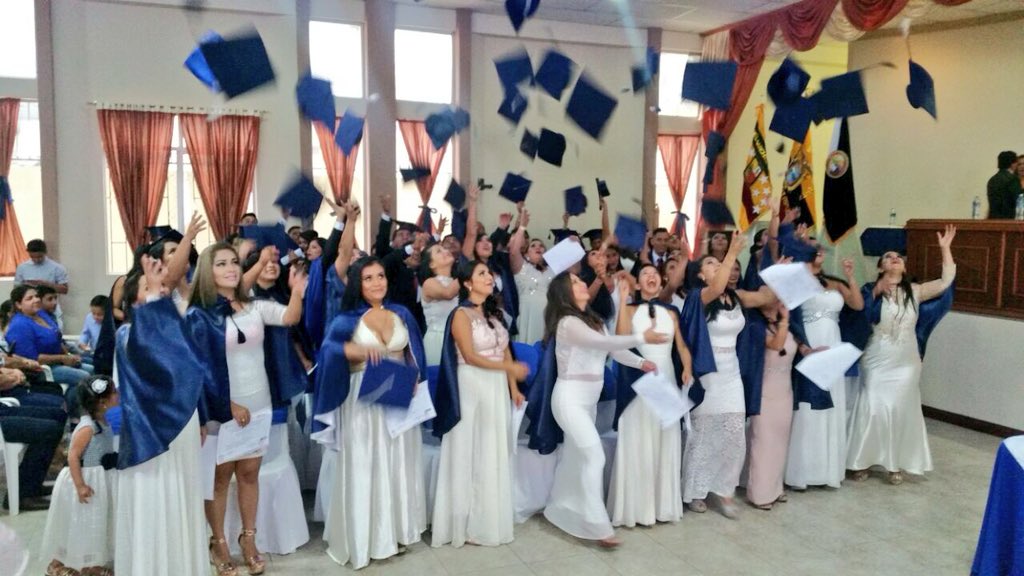justPol's tweet photo. @fanderfalconi Por una sociedad de oportunidades para todas y para todos! Felicitaciones a nuestra nueva promoción de bachilleres del bachillerato intensivo del Colegio Miguel Sánchez Astudillo. https://t.co/P05OPOg4Xu