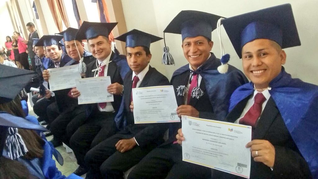 justPol's tweet photo. @fanderfalconi Por una sociedad de oportunidades para todas y para todos! Felicitaciones a nuestra nueva promoción de bachilleres del bachillerato intensivo del Colegio Miguel Sánchez Astudillo. https://t.co/P05OPOg4Xu