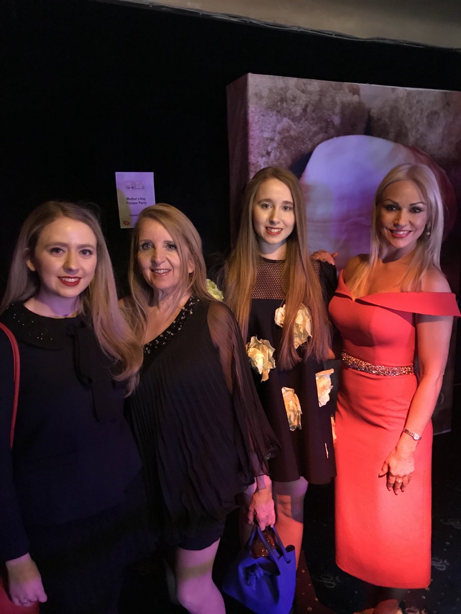 @alexsilverpr it was such a pleasure sharing the #lavalove at your <a href="/Norvelltan/">Norvell Tanning</a> event @CafedeParisLDN Everyone loved the heated #lavashells #massage #spa @Gailporter <a href="/oliviajade_att/">Olivia Attwood Dack</a> <a href="/KRihanoff/">Kristina Rihanoff</a> <a href="/SamFoxCom/">Samantha Fox</a> <a href="/lizziecundy/">Lizzie Cundy</a> see you on 21st Jan #10th Bday #lavaparty
