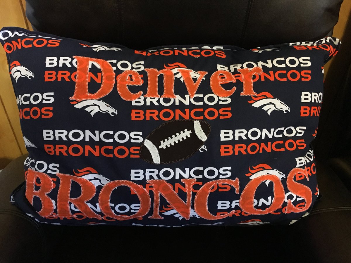 SKcraftycorner's tweet photo. We have a couple of new pillows up in our @Etsy Shop! Link in bio. #customgift #handmade #handmadegift #shophandmade #smallbusiness #shopsmallbusiness #etsyelite #supportsmallbusiness #football #steelers #broncos #eagles #nfl #EtsySeller #etsylove https://t.co/pZzvvtxDzu