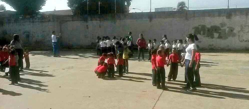 SaludAraguaP's tweet photo. ARAGUA |#9Mar Práctica: simulacro de sismo en la UEE Reina de Vásquez y CEI Luis Beltrán Prieto en el municipio San Casimiro #VeQRProtecciónDelPueblo @NicolasMaduro @TareckPSUV @LuisLopezPSUV @RMarcoTorres @juandavila01 https://t.co/XkGBpmTaZb