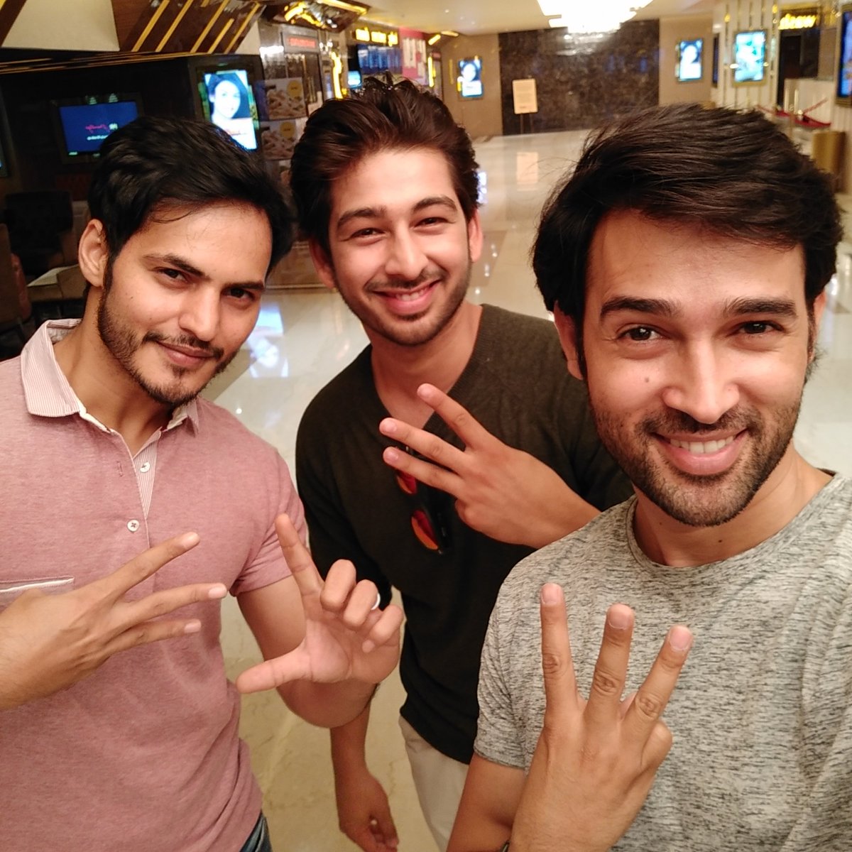 The_karansharma's tweet photo. What a film... What a story.. #3storeys #excelentertainment #b4ufilms..superb performances by all,Loved your performance @iamankitrathi13 ..u r vry natural actor bro n U r here to stay and Indian cinema needs Actors like you.. All the v best for #3storeys N many more to come 😀 https://t.co/ZMu2xj9EGr
