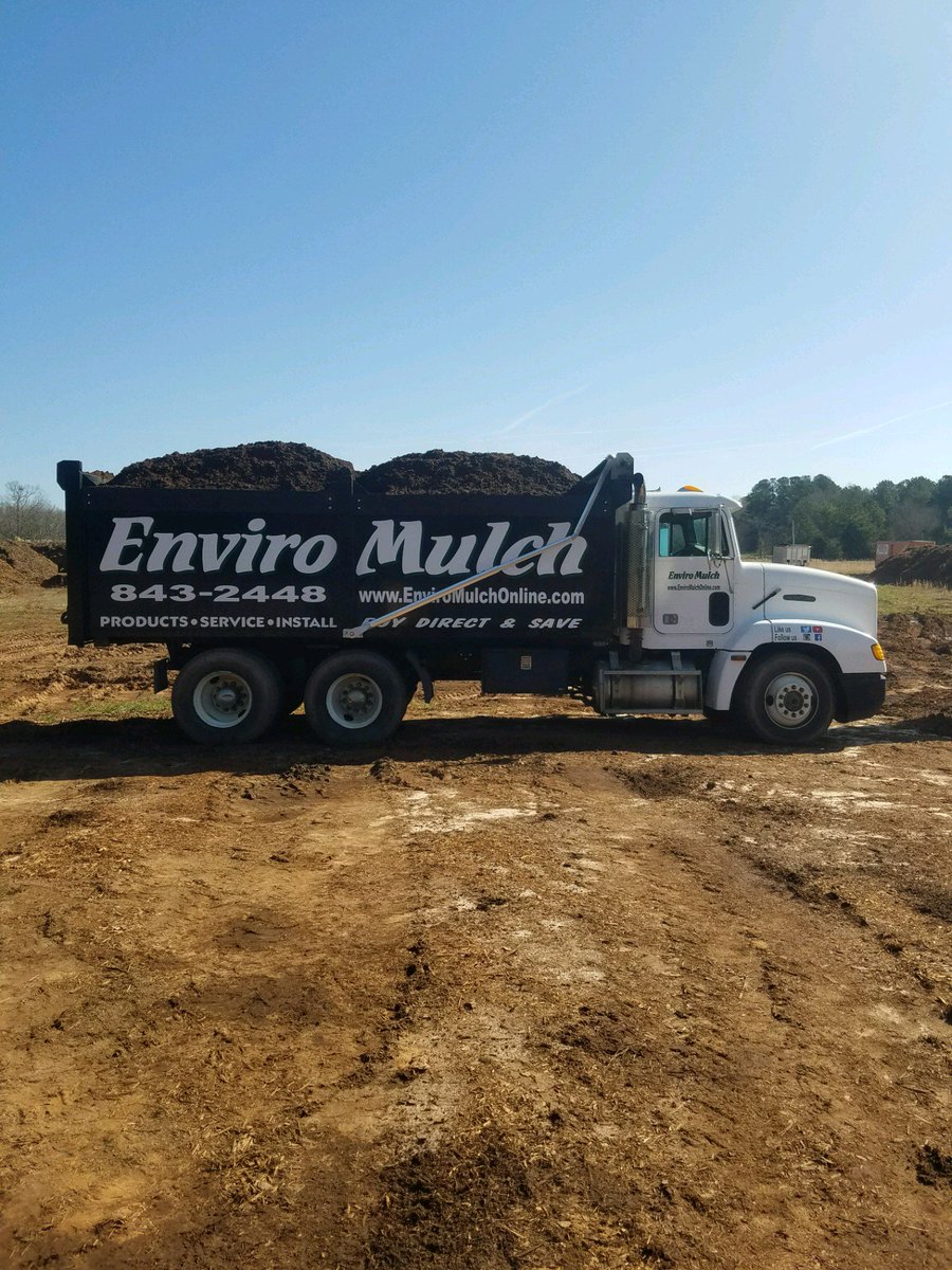 enviromulchofsc's tweet photo. Customer service is one of our main goals. We can haul 2 different products on the same trip. Saving you money and saves us time. 
Buy Mulch https://t.co/b0ehur3OCq