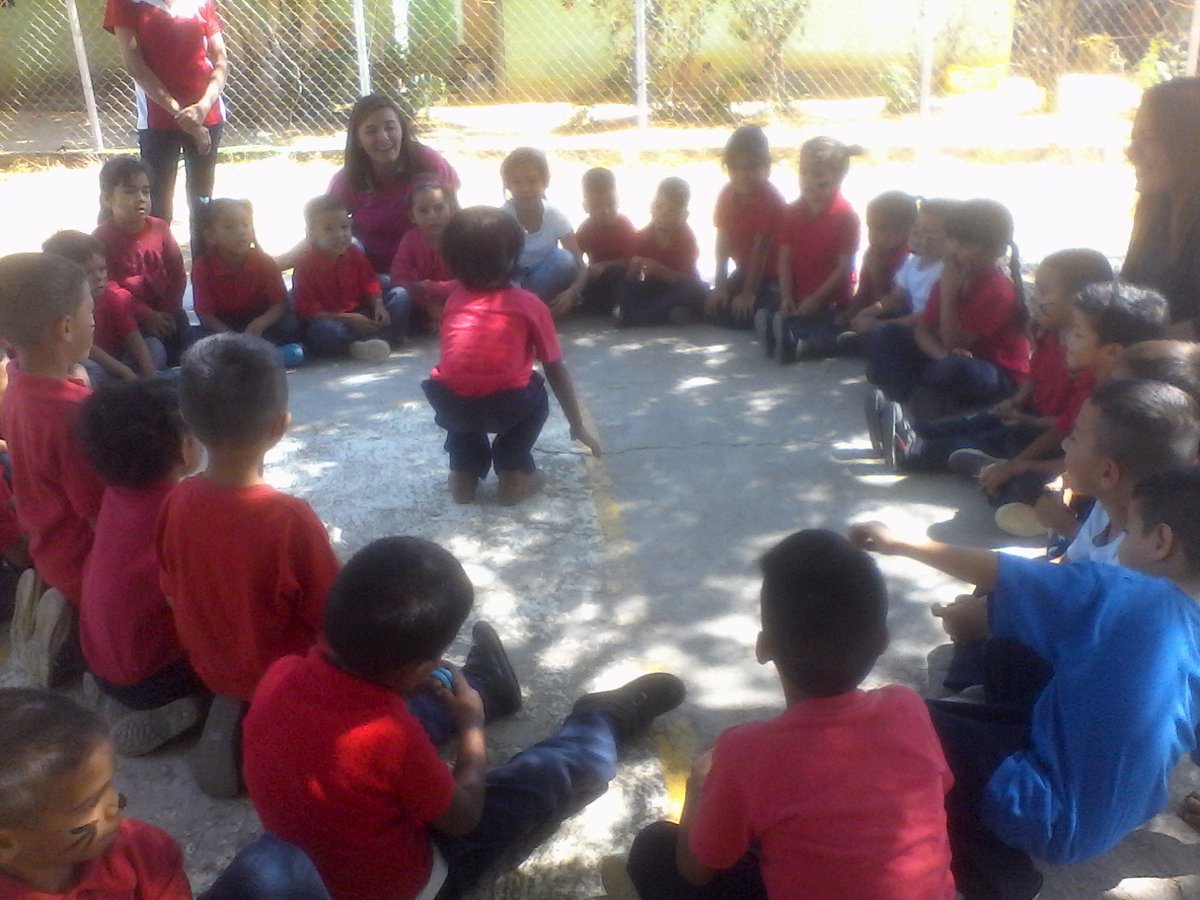 CEI_AndresBell's tweet photo. Un viernes de alegría diversión y juegos con nuestras maestras, felices a todo dar!!! #VeQRProteccionDelPueblo @ninosimon_Lara @NicolasMaduro @oleisa2010 @magallyvina https://t.co/kQdiqVkdn3