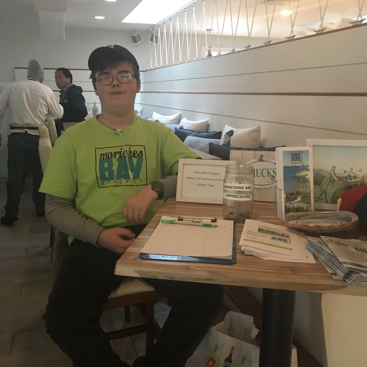 MorichesBayProj's tweet photo. One of MBP's awesome young volunteers in action at the Buoy One Pairing Night!  Thanks to all who came out! https://t.co/tZlJkff0r1