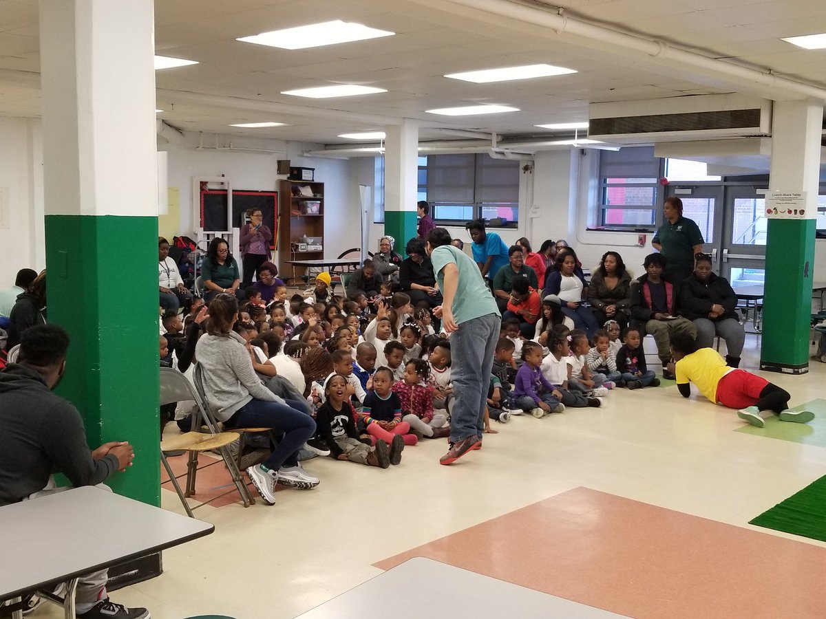 dcpni's tweet photo. Happening now @nevalthomasES ! Take and play featuring @SmthsonianKids! Thank you @ PNC @usedgov for making this possible! #PROMISEONWARD #WeREAP @melindabhudson @fishergroupdc @HighEdPolicyDoc https://t.co/EzjWGoMqVL