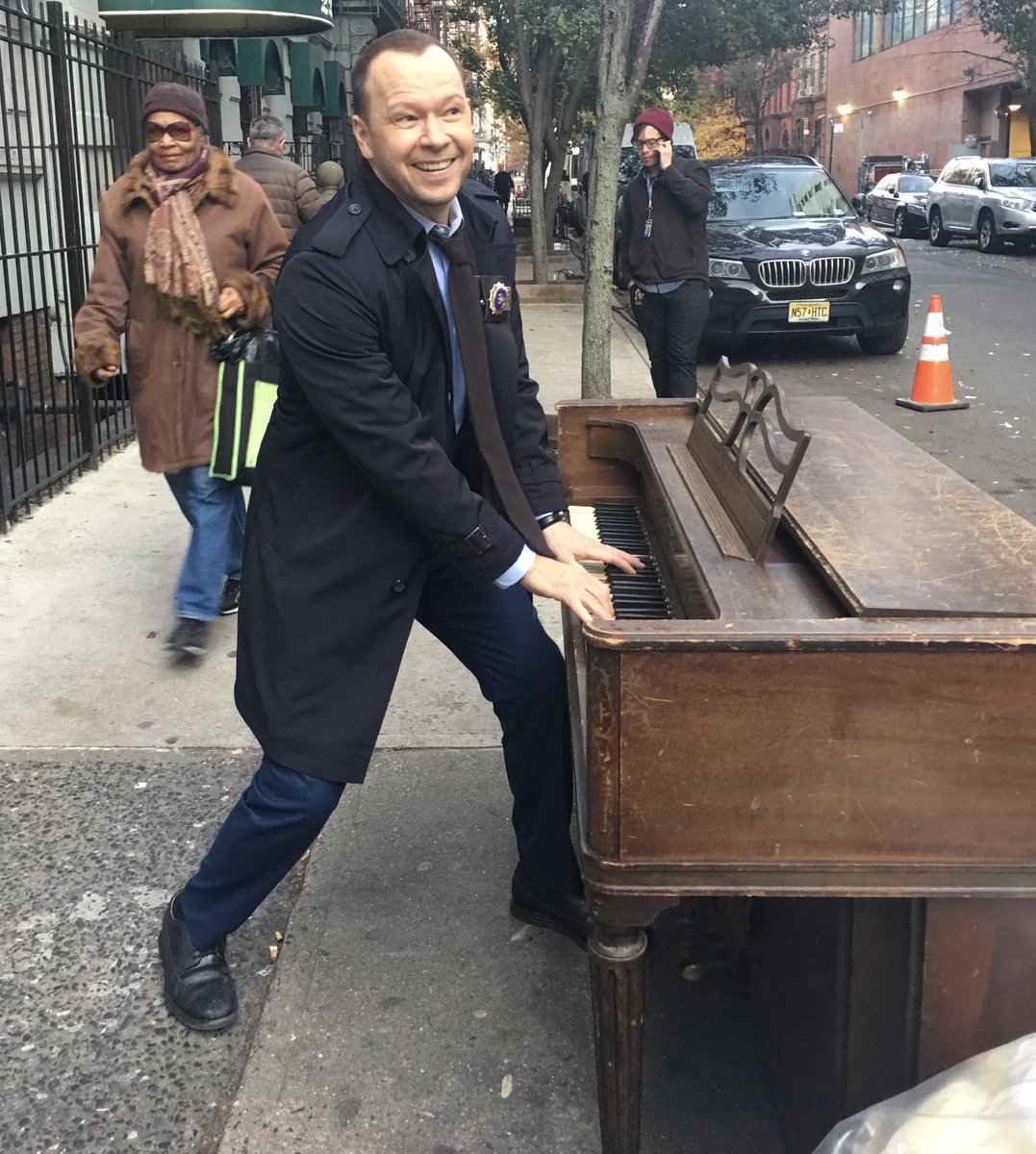 DonnieWahlberg's tweet photo. Happy #BlueBloods Friday! https://t.co/aCyH9RJJIq