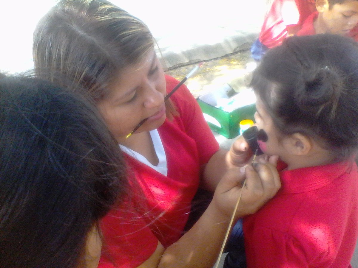 CEI_AndresBell's tweet photo. Un viernes de alegría diversión y juegos con nuestras maestras, felices a todo dar!!! #VeQRProteccionDelPueblo @ninosimon_Lara @NicolasMaduro @oleisa2010 @magallyvina https://t.co/kQdiqVkdn3