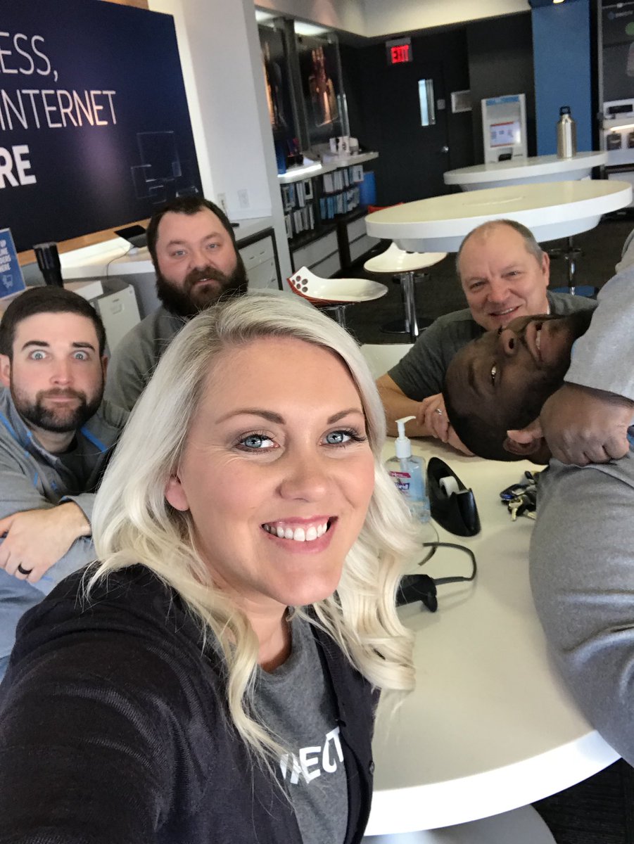 TeamJville's tweet photo. Such a fun morning with these guys! They always show up smiling and ready for the day! Happy Friday from Team Jville! #MidStatesProud #PowerCentral #AppreciationCR2018 #LifeAtATT https://t.co/cTfPZsU51G