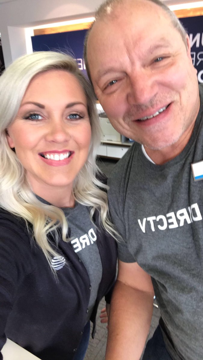 TeamJville's tweet photo. Such a fun morning with these guys! They always show up smiling and ready for the day! Happy Friday from Team Jville! #MidStatesProud #PowerCentral #AppreciationCR2018 #LifeAtATT https://t.co/cTfPZsU51G