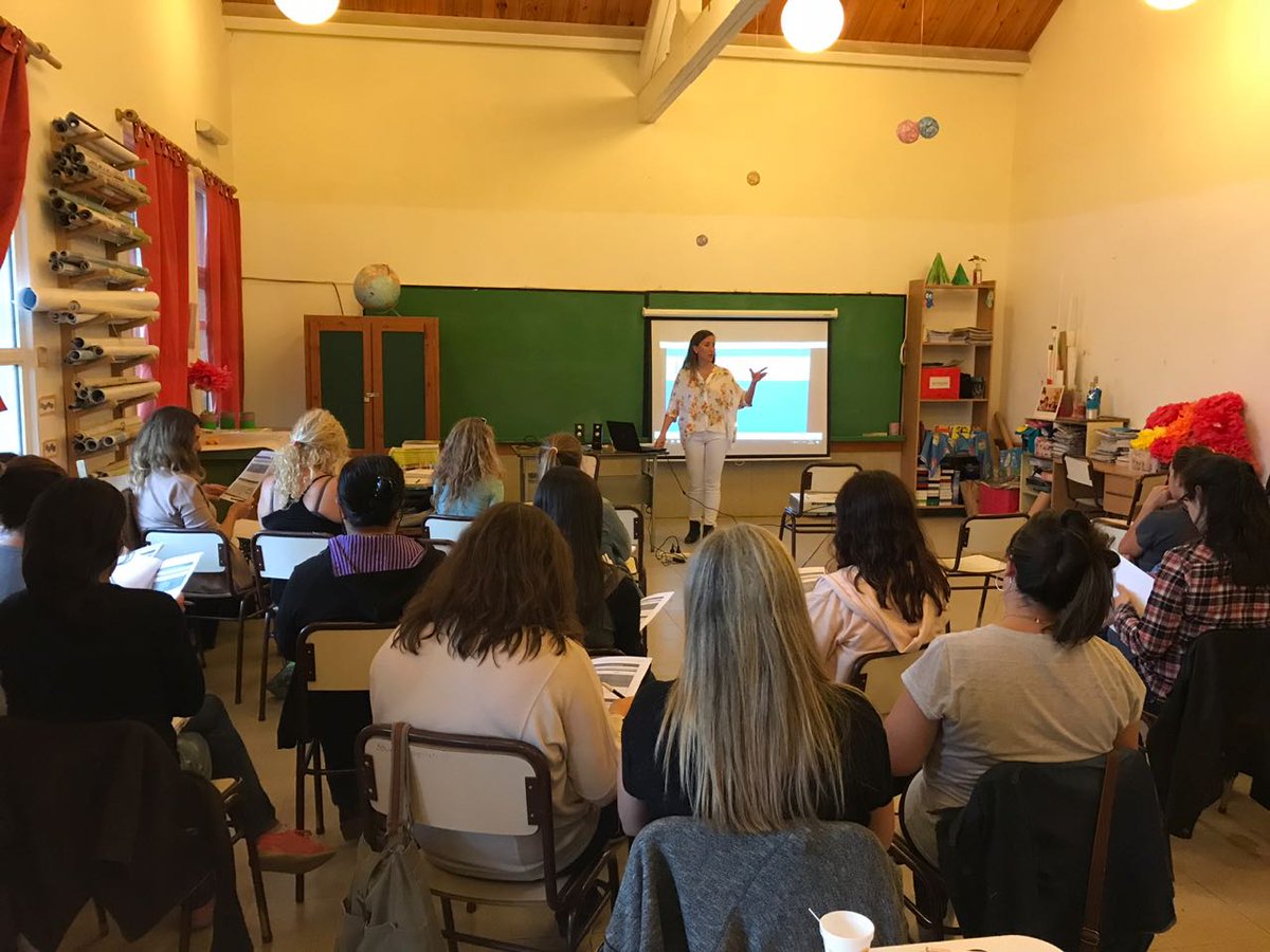 infocesni's tweet photo. Trabajando "Por Una Escuela Saludable" - Villa La Angostura.

Capacitamos a los docentes en contenidos de nutrición y salud, brindándoles recursos pedagógicos y didácticos para abordar la enseñanza con sus alumnos. https://t.co/MORUWjWNgh