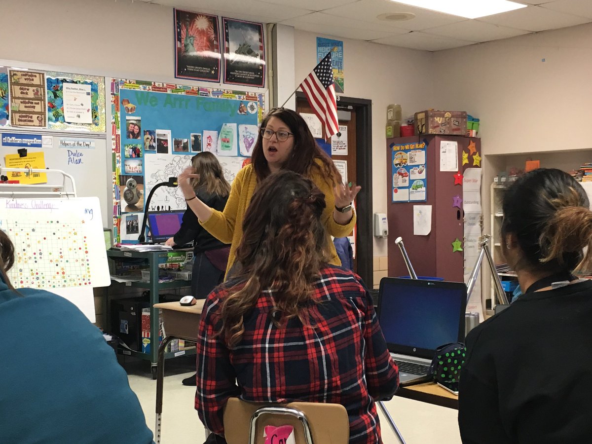 RSDlearning's tweet image. @MarvinPrincipal @SalProudPeacock Lindsey and Stephanie sharing ways to make flip charts more exciting and interactive. #RitenourExcellence