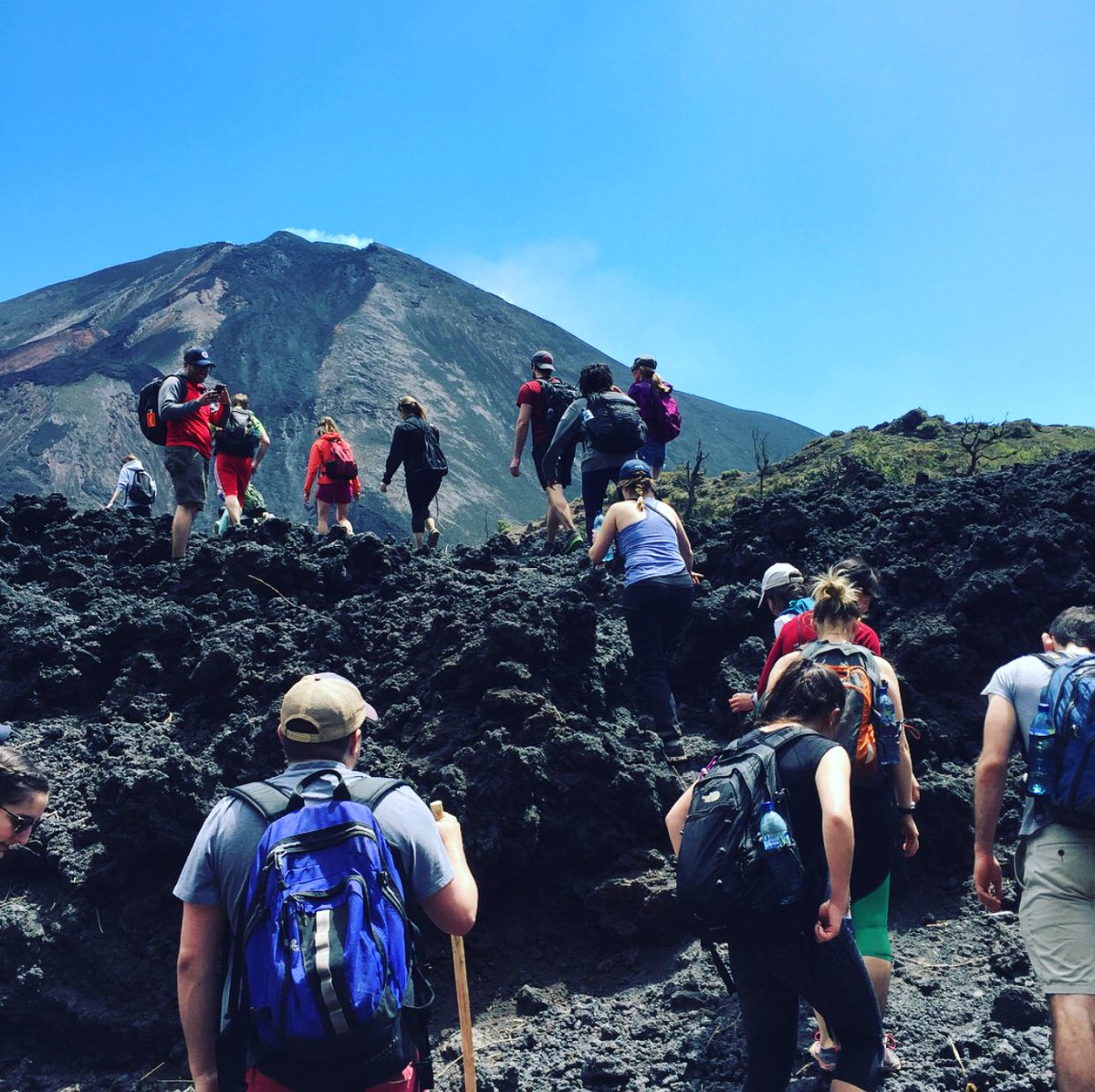 BUQuestrom's tweet photo. 6️⃣ All the way in Nicaragua, 27 first year MBA and PEMBA students are partnering with Thriive, an organization that offers micro-loans to new entrepreneurs, to help small companies grow their business! 

📸 Natassya Bedos https://t.co/8rZQjRcHxO