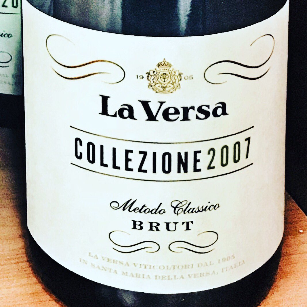 vinoltrepo's tweet photo. La Versa Collezione 2007
Oltrepò Pavese Metodo Classico DOCG Brut, Millesimato 2007.
La Versa prosegue così il rilancio del proprio brand. Un percorso che riattualizza una storia antica, iniziata nel 1905. #weloveoltrepo #oltrepo #oltrepopavese #laversa https://t.co/0sTv0aVt0R