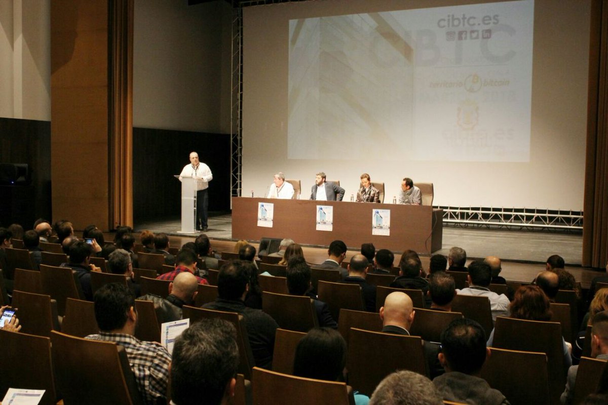 ESPACIOBITVE's tweet photo. Desde el 1er Congreso Internacional Blockchain Tropical Coast en Motril, provincia de Granada, España #CIBTC  #CIBTC2018 #AlbertoFeixas #TeleMotril #TerritorioBitcoin #EspacioBit #Blockchain #blockchaintechnology https://t.co/RBTYCunX0u