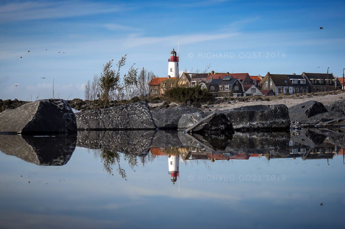 Reflectie van #urk. #urkisgoud #vuurtorenurk #windstil #lente #urkerstrand #canonsx700hs #canon