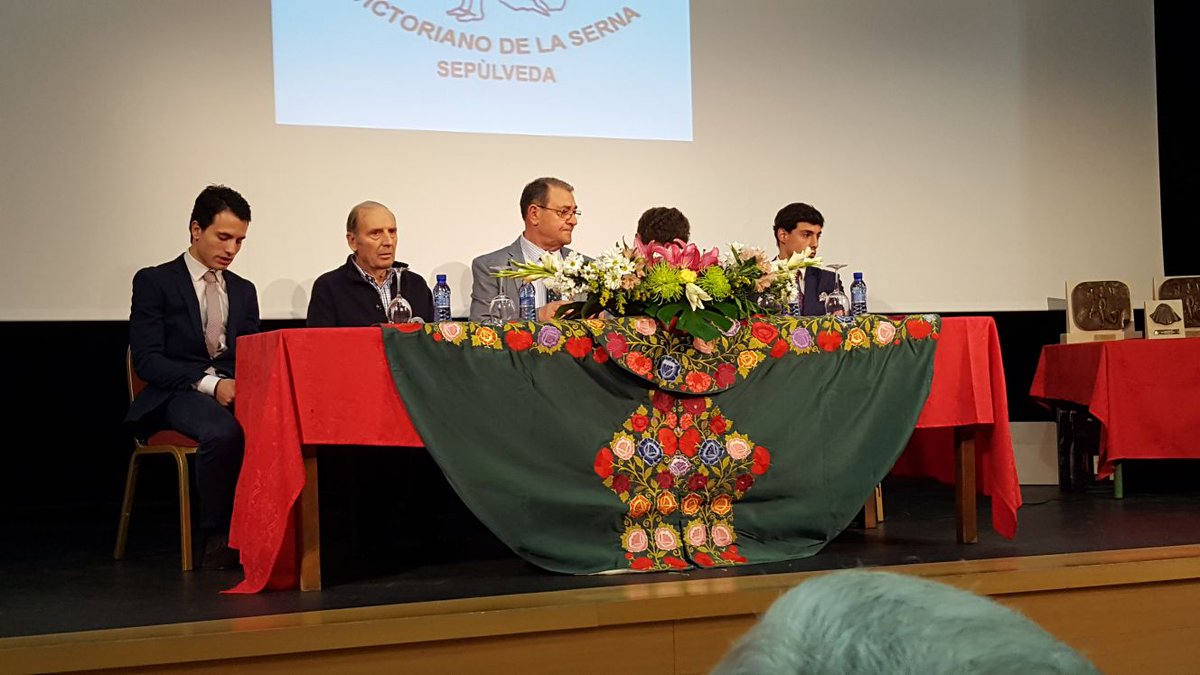 info_jmartinez's tweet photo. 🔴Sepúlveda 
Arranca el coloquio "Jóvenes toreros soñadores de gloria" en el que Jesús Martínez interviene junto a Don Agustín Montes @Montealto_UNJ,@GinesM_Prensa y @eusebiofm https://t.co/tNOwvZwR99