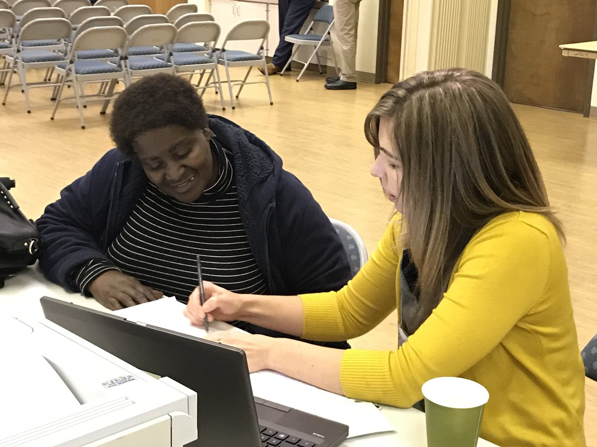 HollyBullardFL's tweet photo. #VITAWorks bc IRS-trained volunteers are passionate abt helping their neighbors! Had fun doing taxes 4 Gloria, a retired letter carrier, who didn’t realize IRS owed her almost $6k 👍Tks @marcorubio 4 hosting @UWSuncoast &amp; continued support for VITA, CTC @UnitedWay @prosperitynow https://t.co/oFEWpanWYu