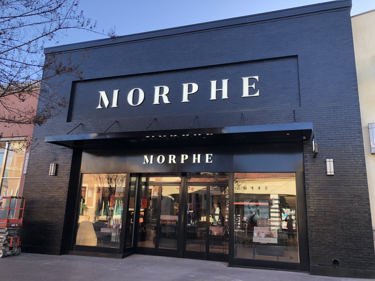 MorpheBrushes's tweet photo. Hey Fresno! The #MorpheFam has come your way! Our BRAND NEW store is OFFICIALLY open at Fresno Fashion Fair! 🙌 Come say hey, and stay tuned for upcoming event announcements. 😘 Hours:  Mon - Sat: 10am - 9pm and Sun: 11am - 7pm https://t.co/6oYg1Seyak