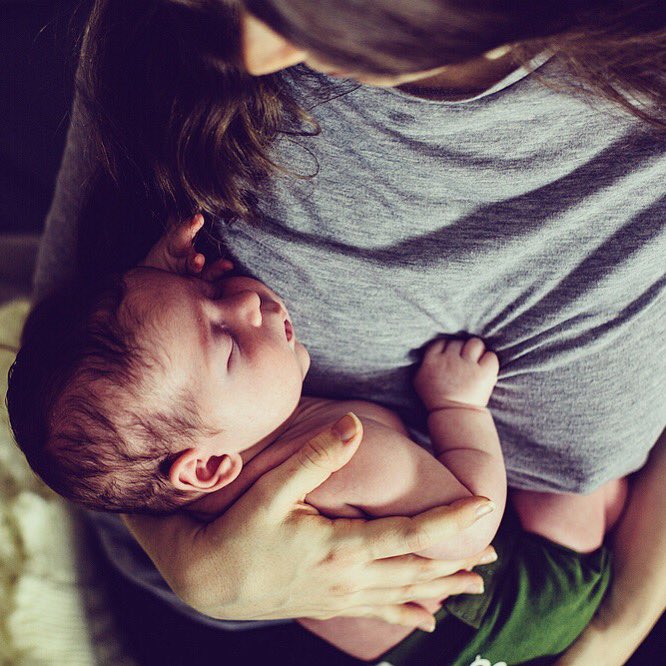 Look how he is clinging to me 😍 THIS is motherhood ❤️ <a href="/ChannelMum/">Channel Mum</a> &amp; <a href="/IcelandFoods/">Iceland Foods ❄️</a> asked myself and other vloggers what being a mum means to us. To find out what we said click the link 👉🏻 bit.ly/2trpQos