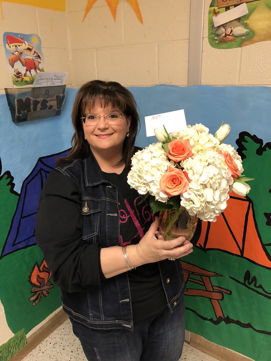Congrats to our teacher of the year, CHRISTAL VANDERPOOL!! Thanks for all your hard work, we love you! ❤️🐾 #sbesbobcats #teacheroftheyear