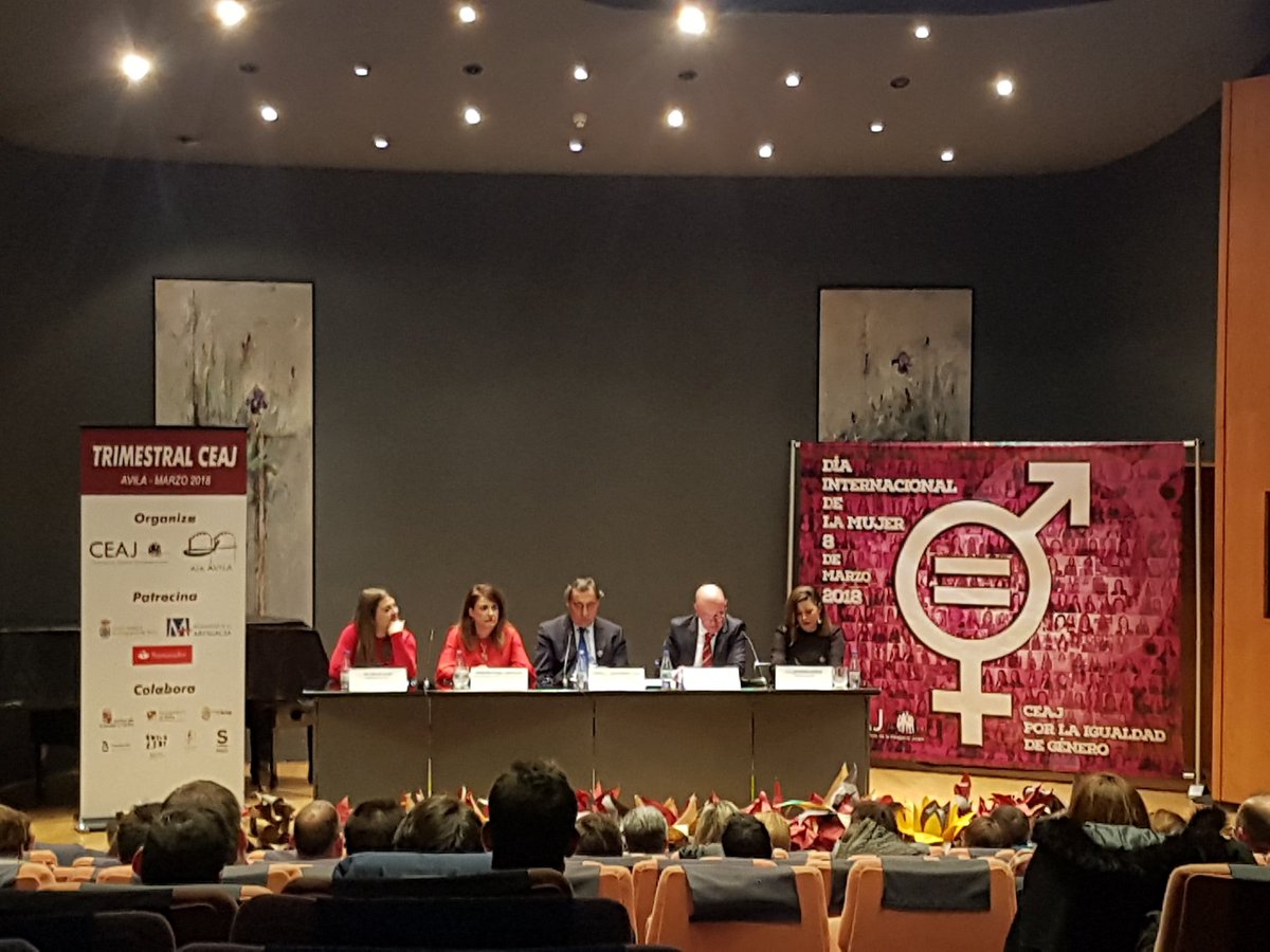 El Fiscal General del Estado inaugura la Trimestral de @CEAJ_abogados organizada por <a href="/gaj_avila/">AJA Ávila</a>. El Pdte. de la Audiencia Provincial de Ávila, Javier García Encinar, habla sobre las relaciones entre jueces y abogados.