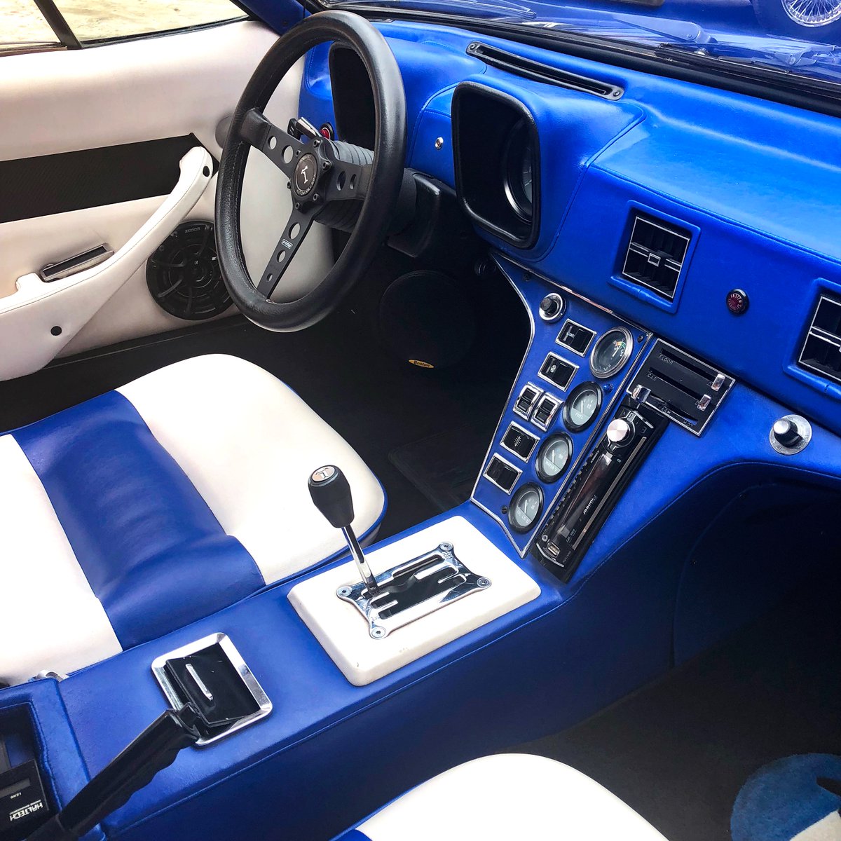 BHCarClub's tweet photo. #FRESHFRIDAYS 🌊🌊
A #LookBook from @beverlyhillscarclub just in time for the weekend!
🔹🔹
1972 DeTomaso Pantera
#5Speed #ManualTransmission #V8Engine #NitrousOxide #InjectionSystem #MOMO Prototipo Steering Wheel #GT5 #BodyKit 🔹🔹
$69,500 📩 #DM us for more details! https://t.co/Q9PzRvpQMH