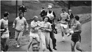 Tras 5 días de debate concluyo el #DDC18_2. Para finalizar el tema del manual didáctico y aprovechando que ayer fue el día internacional de la mujer me despido del debate con esta imagen. Todo camino empieza con un primer paso, el cambio del que hablamos esta en nuestras manos