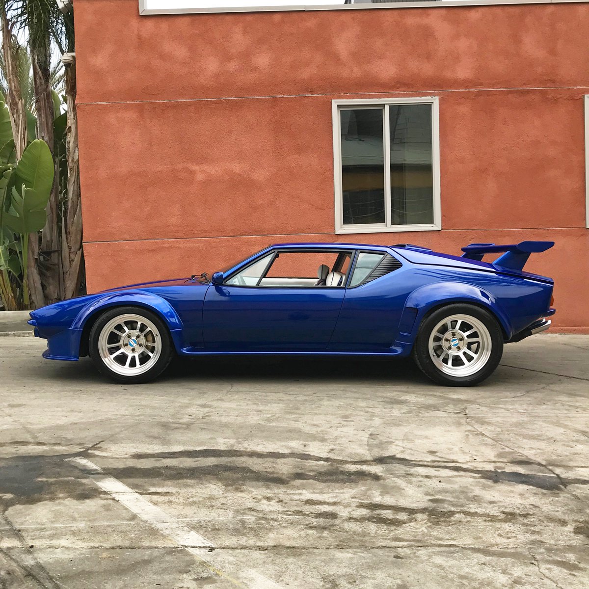 BHCarClub's tweet photo. #FRESHFRIDAYS 🌊🌊
A #LookBook from @beverlyhillscarclub just in time for the weekend!
🔹🔹
1972 DeTomaso Pantera
#5Speed #ManualTransmission #V8Engine #NitrousOxide #InjectionSystem #MOMO Prototipo Steering Wheel #GT5 #BodyKit 🔹🔹
$69,500 📩 #DM us for more details! https://t.co/Q9PzRvpQMH