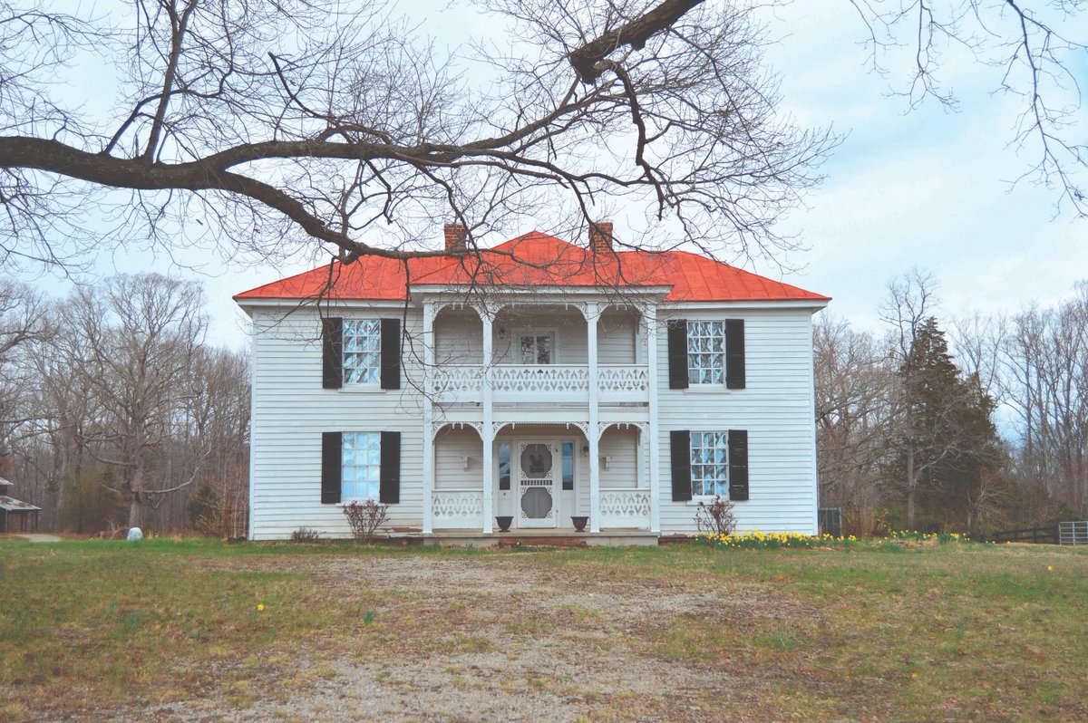 Experience_DPC's tweet photo. Looking for a charming country getaway? You've found it at @whiteflintfarm! Purchase eggs straight from the farm, pick herbs from herb beds located behind the house, cook a delicious meal in the farmhouse kitchen and enjoy this little slice of country paradise! #ExperienceDPC https://t.co/5wvaeVCdri