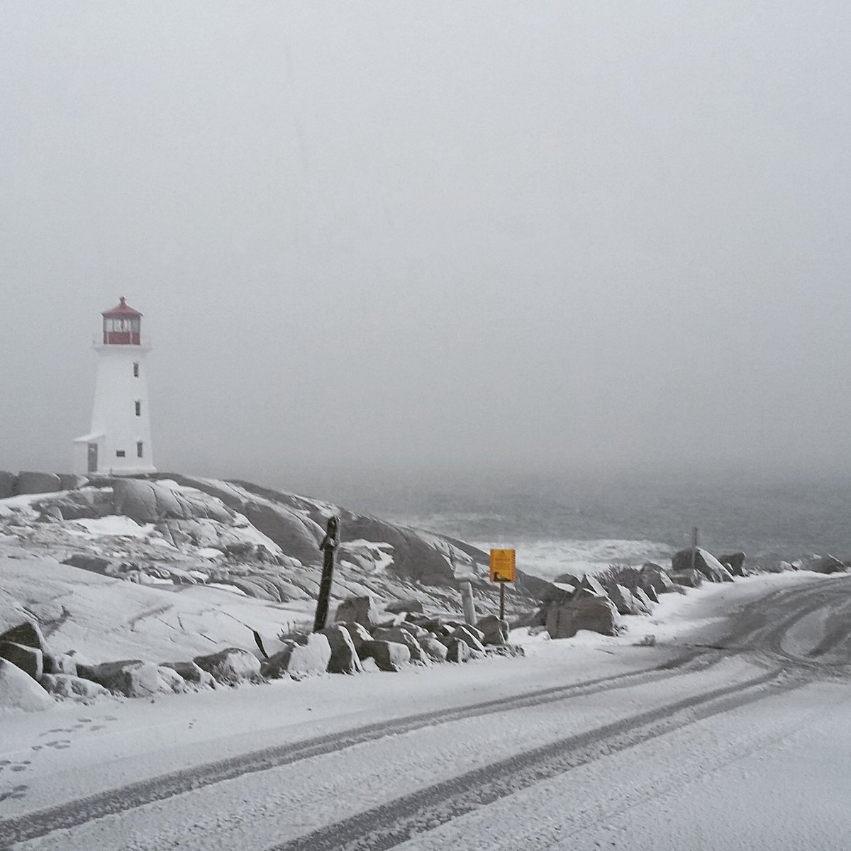 TravelLikeAmber's tweet photo. Peggy's Cove! Even in the winter she's a beauty ❄🌊#canadiantourist #discoverhalifax #roadtrip #NovaScotia #EastCoast #peggyscove #Lighthouse #winterfun https://t.co/Cpw8gQ1CcE