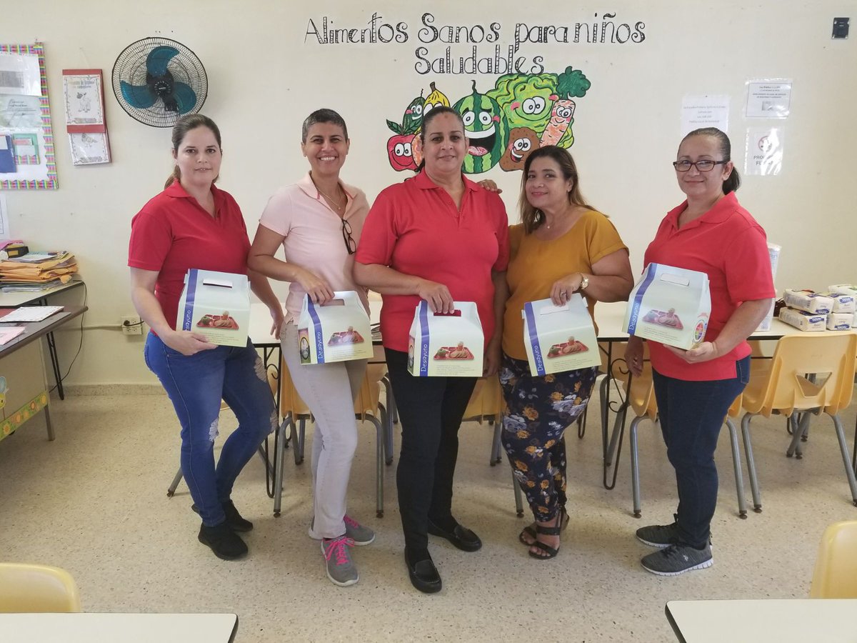 StephaniePrez04's tweet photo. Gracias por su compromiso, amor y dedicación todos los días con nuestros niños. @EscD15404 @SecEducacionPR @EDUCACIONPR #Todosporlosniños ##Semanadeldesayuno #SeparteDE @BrendaB61720960 https://t.co/QUzxADZVUZ