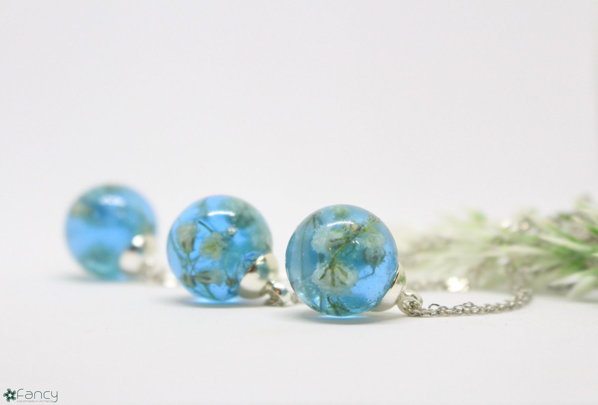 FancyHandmade1's tweet photo. Set of blue necklaces ! Made from real flowers and blue crystal resin!
https://t.co/BdZpVEu3Us
#bridesmaidgift #bridesmaidjewelry #spring #blue #somethingnew #etsy @etsy #etsysupport #etsyjewelry #jewelryblog #forblog #blogger #bloggers #bloggerswanted #shop #onlineshopping https://t.co/xEz8HaLjuE