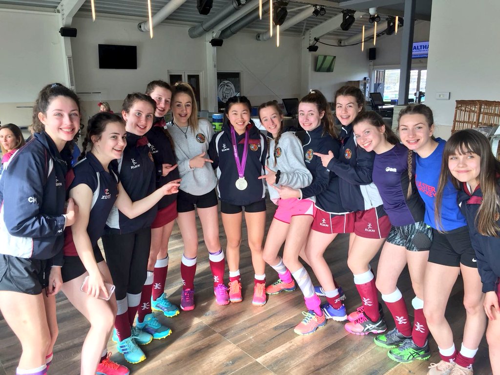 Brilliant having <a href="/BelfastRoyalAc/">BelfastRoyalAcademy</a> over on tour to <a href="/KampongHockey/">SV Kampong Hockey</a> Top matches &amp; training with <a href="/FlorisRidder16/">Floris de Ridder</a> were had with this talented group &amp; to hold <a href="/weusthof/">Roderick Weusthof</a> Olympic medal 🥈Best of luck in your final #DHH 🏑