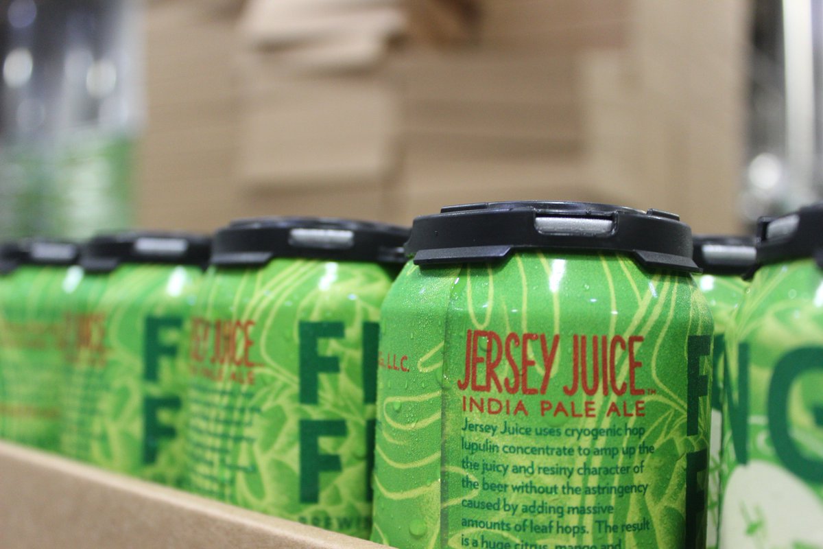 flyingfishbrew's tweet photo. @FlyingFishJeff1 is over at @HockessinLQ in Delaware today from 4-6 pm. He'll be slinging samples of Jersey Juice and more. It's a great way to start the weekend and stock up for that potential snowstorm coming our way. #craftbeer #flyingfishbrewery https://t.co/6cmQzS4roJ