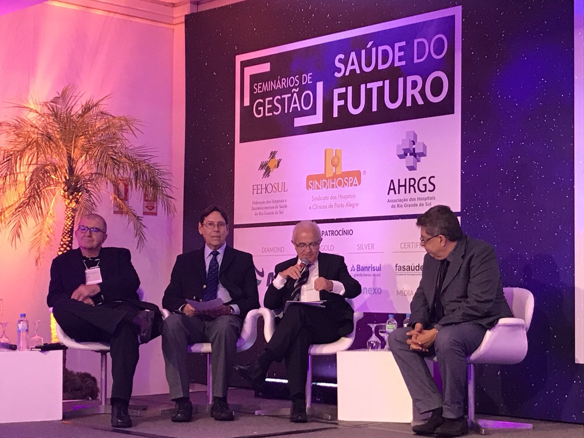 setor_saude's tweet photo. Momento de debate e perguntas do Seminário de Gestão @Sistema_FEHOSUL @sindihospa_poa @setor_saude #ahrgs https://t.co/twiAPUIIxn