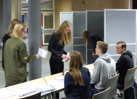 ChristenUnie grote winnaar van #scholierenverkiezingen in #Nunspeet: tinyurl.com/ybloqx6v . Dat is veelbelovend! #waardevol