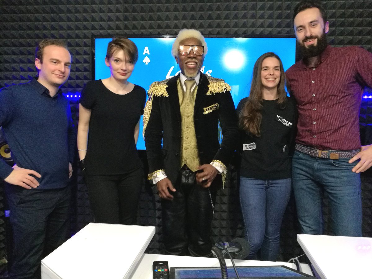 AsDuPlacard's tweet photo. Sapés comme jamais, on était ravis de recevoir Maison Anggy Haif pour discuter mode, tendances et société ! 😎
On se retrouve la semaine prochaine, toujours même heure et même humeur sur @vlmedia_ ! 🎙️ #radio #vl #DirectADP #mode #creation https://t.co/abafqovFQs