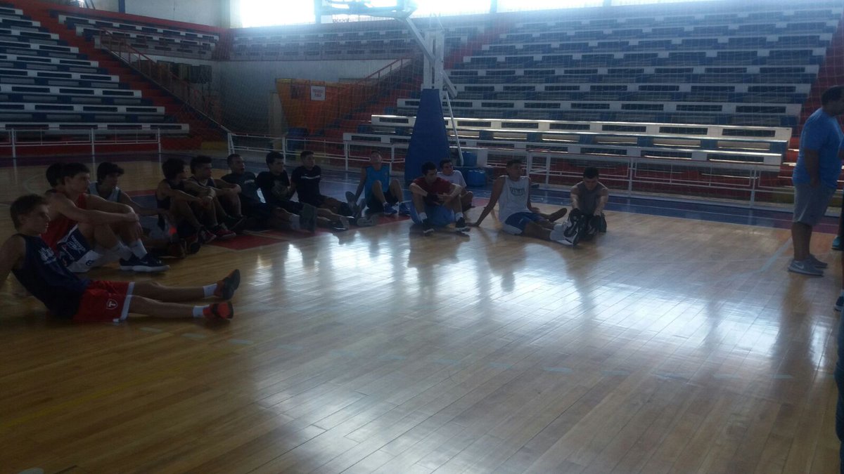 fubbuy's tweet photo. Continúa la gira del Cuerpo Técnico de Uruguay, hoy en la ciudad de Paysandú en el Estadio 8 de Junio. Apoyan ANTEL y Europcar. https://t.co/RAvqH9bWVb